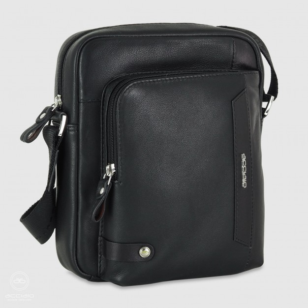 Julian – Borsello Uomo Compatto in Pelle Nero Borsello uomo Acciaio Julian in pelle pieno fiore nera con tasca anteriore con zip