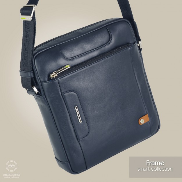 Men's shoulder bag large in leather Blue