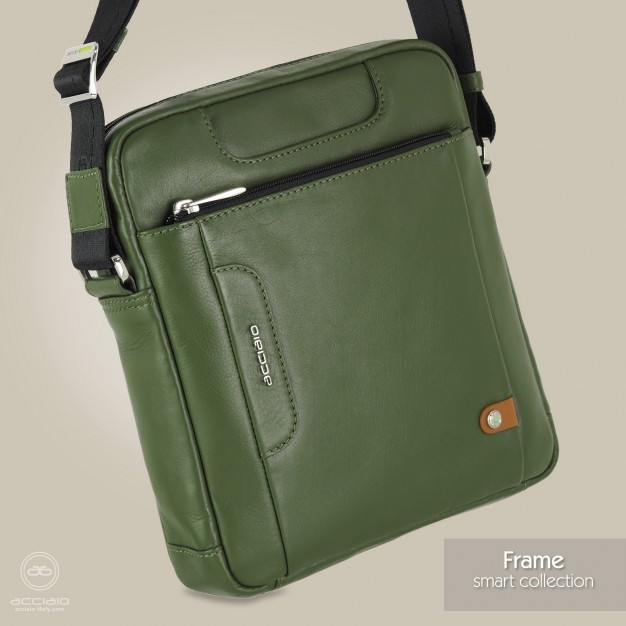 Men's shoulder bag large in leather Green Men's shoulder bag large in leather Green