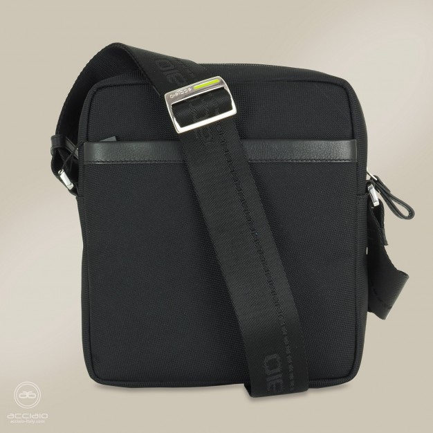 Borsello uomo piccolo Nero a tracolla in tessuto e pelle Borsello uomo piccolo Nero a tracolla in tessuto e pelle