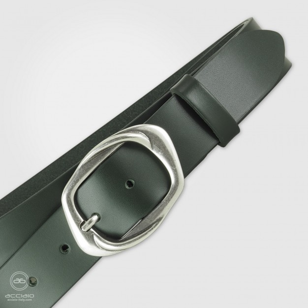 Woman's Green belt in smooth Leather, antique Silver buckle