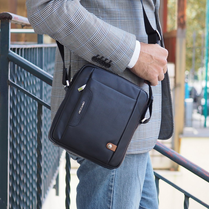 man's leather small shoulder bag black